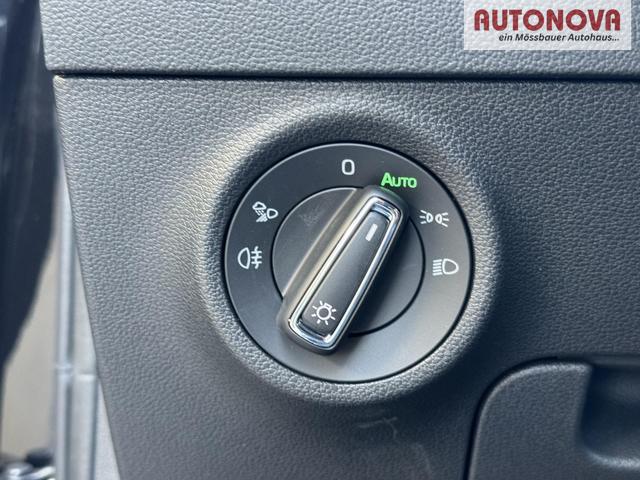 Skoda Karoq Extra Plus 1,5 TSI DSG 2Zoklima 2xEinparkhilfe AHK Kamera Sitzheizung beheiztes Lenkrad 