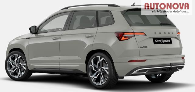 Skoda Karoq Sportline 1.5 TSI 150PS DSG, STAHL-GRAU, 5JGARANTIE, AHK SCHWENKBAR, 19" ALU SAGITARIUS, BEHEIZTE FRONTSCHEIBE, SITZHEIZUNG, MATRIX-LED, Elektr. Heckklappe, Virtual Cockpit 10", Climatronic, NAVI, ACC, Parksensoren v/h, R&uuml;ckfahrkamera, Dachreling, PRIVACY-GLAS 