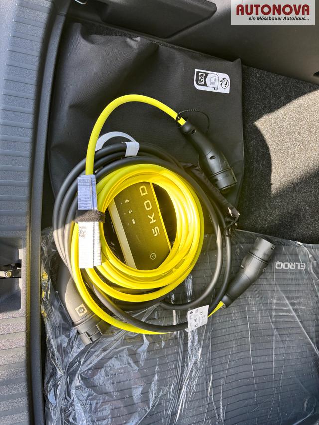 Skoda Elroq Sportline 60 204PS, GRAPHITE-GRAU METALLIC, ELEKTR. HECKKLAPPE, MATRIX-LED, BEH. FRONTSCHEIBE, SITZHEIZUNG V/H, 3Z-CLIMATRONIC, KESSY+ALARM, 20" ALU, SEITENAIRBAGS HINTEN, PARKSENSOREN R&Uuml;CKFAHRKAMERA, NAVIGATION, SUNSET, TRAVEL ASSIST 