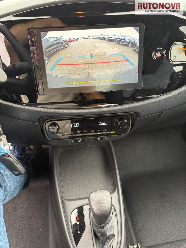 Toyota Aygo X Play 1.5 Hybrid 115PS CVT/AUTOMATIK, Celestite Grey Metallic , 3 Jahre Garantie, 17" Alufelgen, Sitzheizung, R&uuml;ckfahrkamera, Klimaautomatik, Audiosystem 9" + Smartphone-Integration, Lederlenkrad, ACC, ZV mit Fernbedienung 