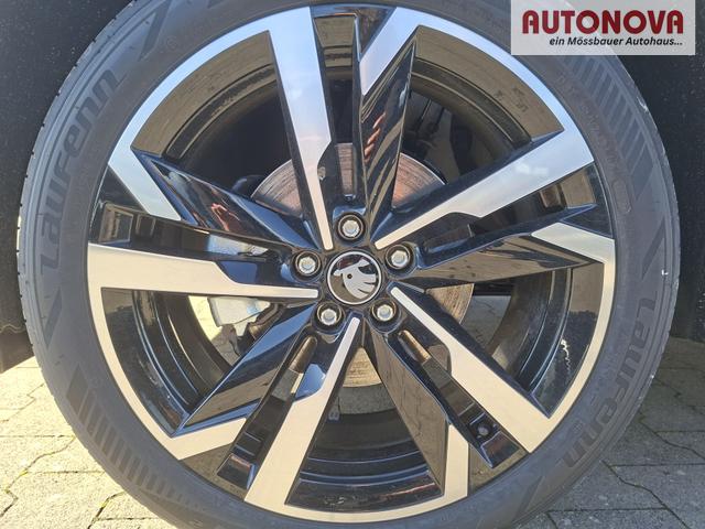 Skoda Kamiq Monte Carlo 1.5 TSI 150PS DSG, 5J GARANTIE, 18"ALU, METALLIC, ELE. HECKKLAPPE, ANH&Auml;NGERKUPPLUNG, BEH. FRONTSCHEIBE, MATRIX-LED, PANORAMADACH, Sitzheizung, Lenkradhzg, Ladeboden, ACC, SIDE Assist, Virtual Cockpit 10", Parksensoren, Kamera, KESSY, Privacy, Climatronic 