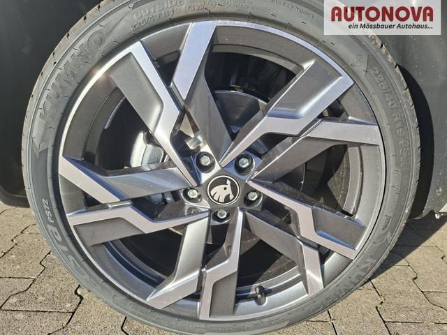 Skoda Karoq Sportline 1.5 TSI 150PS DSG, WEISS-MET, 5JGARANTIE, AHK SCHWENKBAR, 19" ALU SAGITARIUS, BEHEIZTE FRONTSCHEIBE, SITZHEIZUNG, MATRIX-LED, Elektr. Heckklappe, Virtual Cockpit 10", Climatronic, NAVI, ACC, Parksensoren v/h, R&uuml;ckfahrkamera, Dachreling, PRIVACY-GLAS 