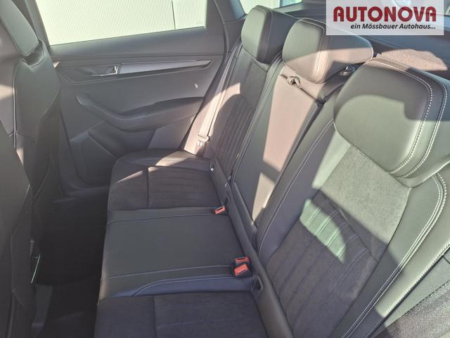 Skoda Karoq Sportline 1.5 TSI 150PS DSG, WEISS-MET, 5JGARANTIE, AHK SCHWENKBAR, 19" ALU SAGITARIUS, BEHEIZTE FRONTSCHEIBE, SITZHEIZUNG, MATRIX-LED, Elektr. Heckklappe, Virtual Cockpit 10", Climatronic, NAVI, ACC, Parksensoren v/h, R&uuml;ckfahrkamera, Dachreling, PRIVACY-GLAS 