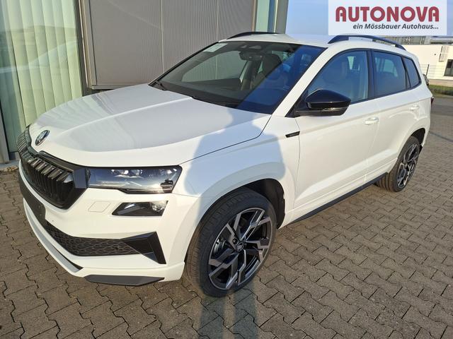 Skoda Karoq Sportline 1.5 TSI 150PS DSG, WEISS-MET, 5JGARANTIE, AHK SCHWENKBAR, 19" ALU SAGITARIUS, BEHEIZTE FRONTSCHEIBE, SITZHEIZUNG, MATRIX-LED, Elektr. Heckklappe, Virtual Cockpit 10", Climatronic, NAVI, ACC, Parksensoren v/h, R&uuml;ckfahrkamera, Dachreling, PRIVACY-GLAS 