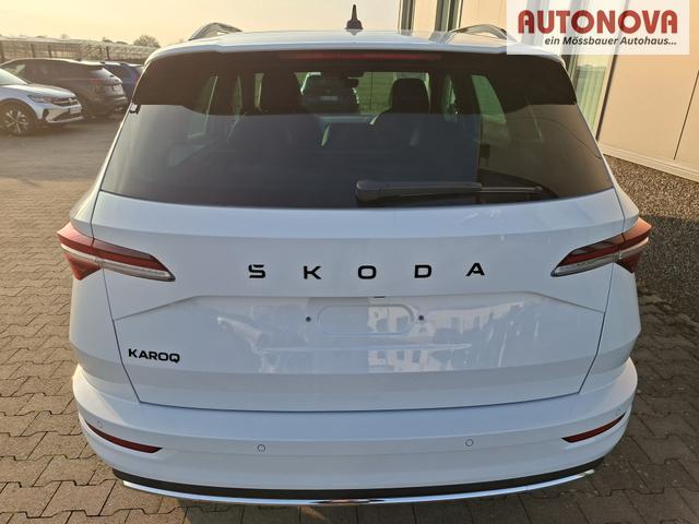 Skoda Karoq Sportline 1.5 TSI 150PS DSG, WEISS-MET, 5JGARANTIE, AHK SCHWENKBAR, 19" ALU SAGITARIUS, BEHEIZTE FRONTSCHEIBE, SITZHEIZUNG, MATRIX-LED, Elektr. Heckklappe, Virtual Cockpit 10", Climatronic, NAVI, ACC, Parksensoren v/h, R&uuml;ckfahrkamera, Dachreling, PRIVACY-GLAS 