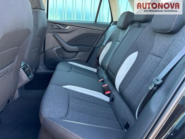 Skoda / Kamiq / Schwarz / / / 130 Jahre Premium Edition 1.5 TSI 150 PS DSG Anh&auml;ngerkupplung-AppleCarPlay-AndroidAuto-Winterpaket-Alcantara-DAB-Tempomat-Totwinkelassist-Kamera-SunSet-el.Heckklappe-17''Alu, Beispielbilder, ggf. teilweise mit Sonderausstattung