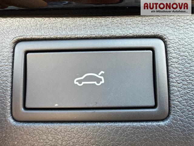 Skoda / Kamiq / Schwarz / / / 130 Jahre Premium Edition 1.5 TSI 150 PS DSG Anh&auml;ngerkupplung-AppleCarPlay-AndroidAuto-Winterpaket-Alcantara-DAB-Tempomat-Totwinkelassist-Kamera-SunSet-el.Heckklappe-17''Alu, Beispielbilder, ggf. teilweise mit Sonderausstattung