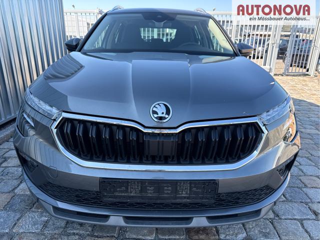 Skoda / Kamiq / Grau / / / 130 Jahre Premium Edition 1.5 TSI 150 PS DSG Anh&auml;ngerkupplung-AppleCarPlay-AndroidAuto-Winterpaket-Alcantara-DAB-Tempomat-Totwinkelassist-Kamera-SunSet-el.Heckklappe-17''Alu-Sofort, Beispielbilder, ggf. teilweise mit Sonderausstattung