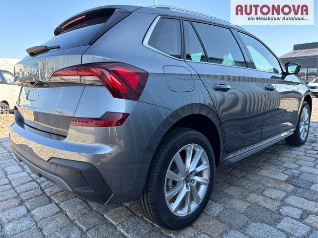 Skoda / Kamiq / Grau / / / 130 Jahre Premium Edition 1.5 TSI 150 PS DSG Anh&auml;ngerkupplung-AppleCarPlay-AndroidAuto-Winterpaket-Alcantara-DAB-Tempomat-Totwinkelassist-Kamera-SunSet-el.Heckklappe-17''Alu-Sofort, Beispielbilder, ggf. teilweise mit Sonderausstattung