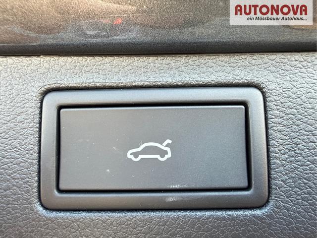 Skoda / Kamiq / Grau / / / 130 Jahre Premium Edition 1.5 TSI 150 PS DSG Anh&auml;ngerkupplung-AppleCarPlay-AndroidAuto-Winterpaket-Alcantara-DAB-Tempomat-Totwinkelassist-Kamera-SunSet-el.Heckklappe-17''Alu-Sofort, Beispielbilder, ggf. teilweise mit Sonderausstattung