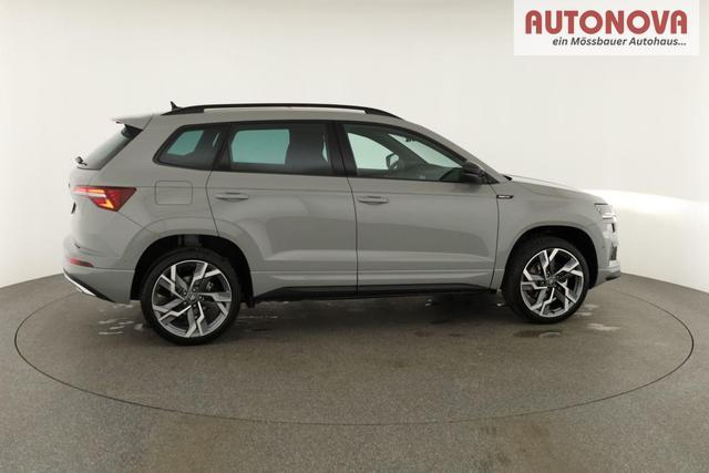 Skoda Karoq Sportline 1.5 TSI DSG Sportline, Pano, AHK, Navi, CANTON, Matrix, AreaView, Side, FS-beheizbar, 19-Zoll 
