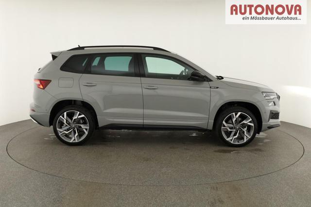 Skoda Karoq Sportline 1.5 TSI DSG Sportline, Pano, AHK, Navi, CANTON, Matrix, AreaView, Side, FS-beheizbar, 19-Zoll 