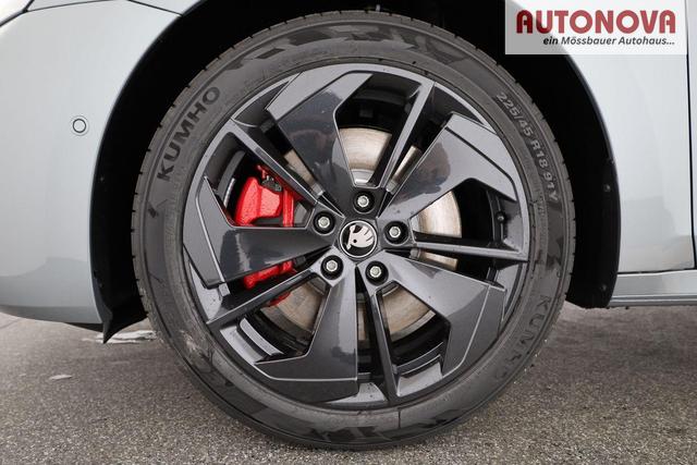 Skoda Octavia Combi 2.0 TSI 195 kW RS DSG, Standheizung, AHK, Navi, Matrix, Side, Winter, 5 J.-Garantie 