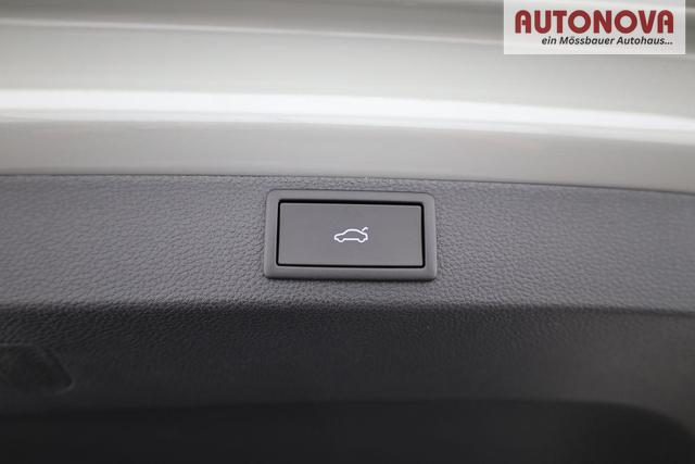 Skoda Karoq Sportline 4x4 2.0 TSI DSG Sportline, Pano, AHK, Navi, Matrix, Side, Winter, 5 J.-Garantie 