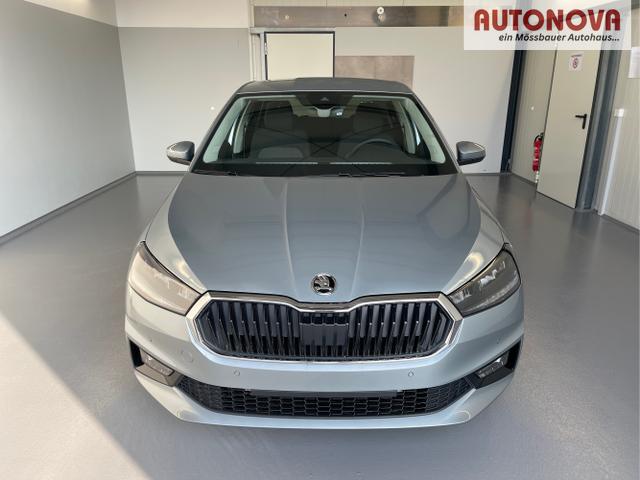 Skoda / Fabia / Silber / / / 115PS DSG GV5+AHK+Alu+Kessy+Climatronic+Sitzheiz+Kamera+Sunset