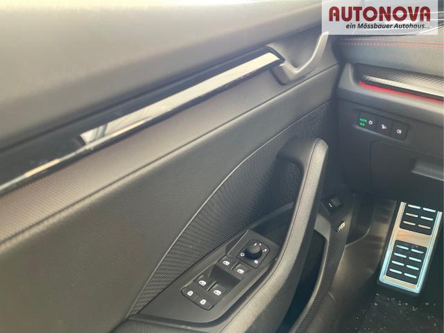 Skoda / Octavia Combi / Blau / / / 265PS DSG HUD+Pano+360&deg;+DCC+AHK+CANTON+Matrix+Alu19+eHeck+GV4