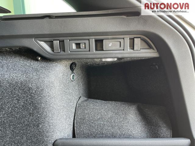 Skoda / Octavia Combi / Blau / / / 265PS DSG HUD+Pano+360&deg;+DCC+AHK+CANTON+Matrix+Alu19+eHeck+GV4