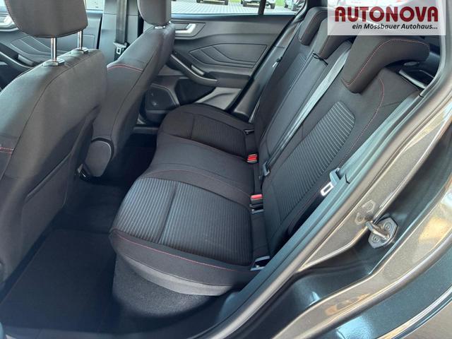 Ford Focus Turnier ST Line X 1.0 7AT / Winterpaket PDC V&H + Kamera LED Kurvenlicht Alu 17" 