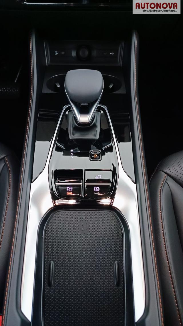 MG EHS Luxury 