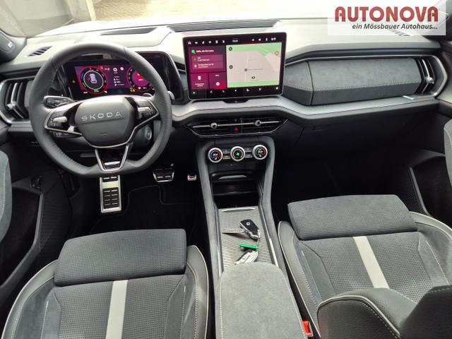 Skoda Kodiaq Sportline 1.5 TSI 204PS PHEV DSG schwenkb. AHK elektr. PanoDach HUD Alcantara PDC v+h 360&deg;Kamera CANTON Sound Klimaautomatik Sitzheizung Lenkradheizung Navi Apple CarPlay Android Auto 2xKeyless 19"LM vollelektr. Reichweite 116KM 