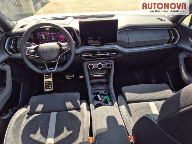 Skoda Kodiaq Sportline 1.5 TSI 204PS PHEV DSG schwenkb. AHK elektr. PanoDach HUD Alcantara PDC v+h 360&deg;Kamera CANTON Sound Klimaautomatik Sitzheizung Lenkradheizung Navi Apple CarPlay Android Auto 2xKeyless 19"LM vollelektr. Reichweite 116KM 
