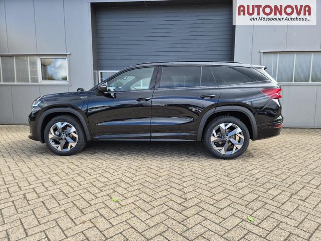 Skoda Kodiaq Sportline 1.5 TSI 204PS PHEV DSG schwenkb. AHK elektr. PanoDach HUD Alcantara PDC v+h 360&deg;Kamera CANTON Sound Klimaautomatik Sitzheizung Lenkradheizung Navi Apple CarPlay Android Auto 2xKeyless 19"LM vollelektr. Reichweite 116KM 