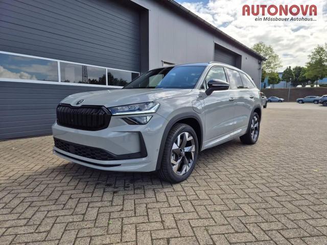 Skoda Kodiaq Sportline 1.5 TSI 204PS PHEV DSG schwenkb. AHK elektr. PanoDach HUD Alcantara PDC v+h 360&deg;Kamera CANTON Sound Klimaautomatik Sitzheizung Lenkradheizung Navi Apple CarPlay Android Auto 2xKeyless 19"LM vollelektr. Reichweite 116KM 