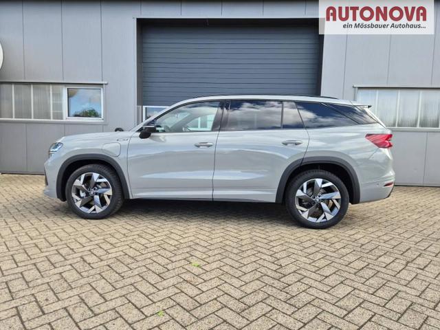 Skoda Kodiaq Sportline 1.5 TSI 204PS PHEV DSG schwenkb. AHK elektr. PanoDach HUD Alcantara PDC v+h 360&deg;Kamera CANTON Sound Klimaautomatik Sitzheizung Lenkradheizung Navi Apple CarPlay Android Auto 2xKeyless 19"LM vollelektr. Reichweite 116KM 