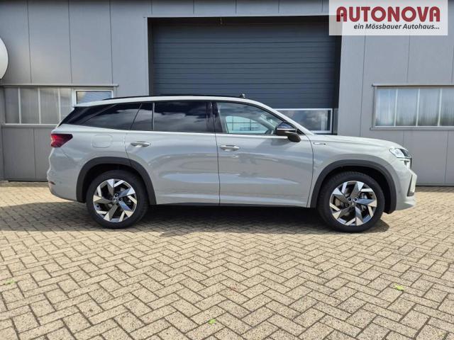 Skoda Kodiaq Sportline 1.5 TSI 204PS PHEV DSG schwenkb. AHK elektr. PanoDach HUD Alcantara PDC v+h 360&deg;Kamera CANTON Sound Klimaautomatik Sitzheizung Lenkradheizung Navi Apple CarPlay Android Auto 2xKeyless 19"LM vollelektr. Reichweite 116KM 