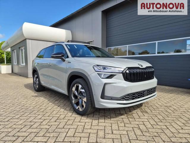 Skoda Kodiaq Sportline 1.5 TSI 204PS PHEV DSG schwenkb. AHK elektr. PanoDach HUD Alcantara PDC v+h 360&deg;Kamera CANTON Sound Klimaautomatik Sitzheizung Lenkradheizung Navi Apple CarPlay Android Auto 2xKeyless 19"LM vollelektr. Reichweite 116KM 