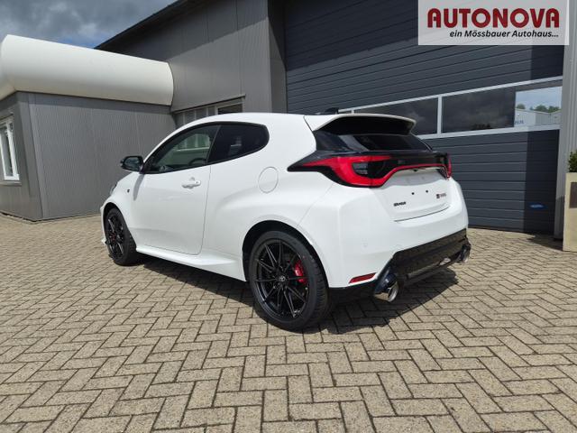 Toyota GR Yaris 1.6 Turbo 280PS Automatik 4x4 High Performance BBS Felgen Klimaautomatik Lenkradheizung Sitzheizung JBL Premiumsound Navi Bluetooth DAB Apple CarPlay Android Auto2x Keyless R&uuml;ckf.Kamera PDC v+h ACC 18-LM 