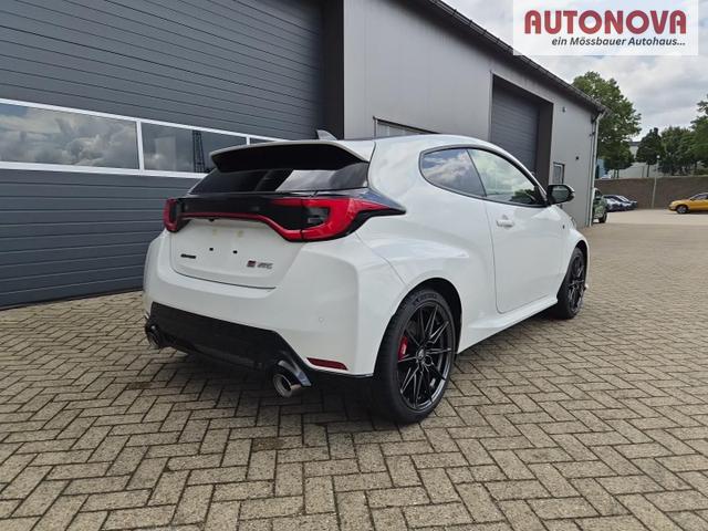 Toyota GR Yaris 1.6 Turbo 280PS Automatik 4x4 High Performance BBS Felgen Klimaautomatik Lenkradheizung Sitzheizung JBL Premiumsound Navi Bluetooth DAB Apple CarPlay Android Auto2x Keyless R&uuml;ckf.Kamera PDC v+h ACC 18-LM 