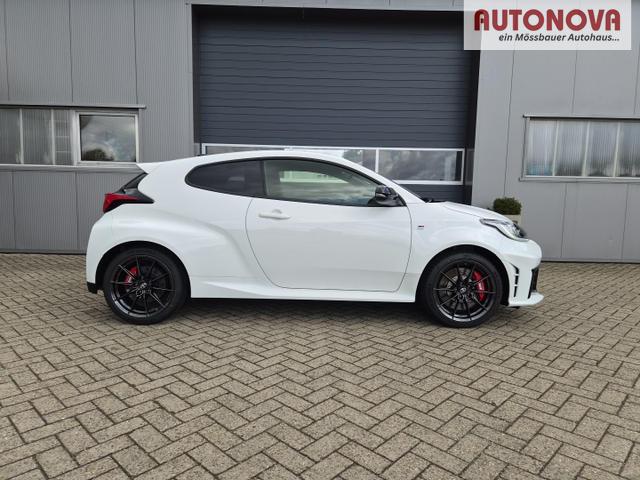 Toyota GR Yaris 1.6 Turbo 280PS Automatik 4x4 High Performance BBS Felgen Klimaautomatik Lenkradheizung Sitzheizung JBL Premiumsound Navi Bluetooth DAB Apple CarPlay Android Auto2x Keyless R&uuml;ckf.Kamera PDC v+h ACC 18-LM 