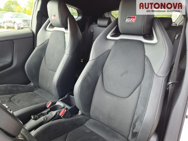 Toyota GR Yaris 1.6 Turbo 280PS Automatik 4x4 High Performance BBS Felgen Klimaautomatik Lenkradheizung Sitzheizung JBL Premiumsound Navi Bluetooth DAB Apple CarPlay Android Auto2x Keyless R&uuml;ckf.Kamera PDC v+h ACC 18-LM 