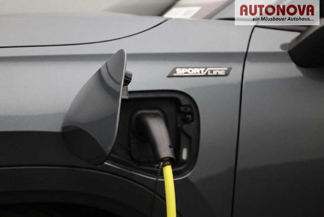 Skoda Kodiaq Sportline 1.5 TSI 204PS PHEV DSG Sitzheizung v+h Frontscheibe beheizb. 20"LM schwenkb. AHK elektr. PanoDach Alcantara PDC R&uuml;ckf.Kamera Klimaautomatik Lenkradheizung Navi Apple CarPlay Android Auto 2xKeyless vollelektr. Reichweite 116KM 