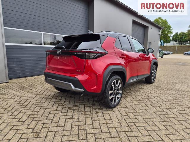 Toyota Yaris Cross 1.5-l 130PS HEV Automatik Style Matrix-LED 4xKamera elektr. Heckklappe Sitzheizung Lenkradheizung Klimaautomatik Navi Bluetooth wireless Apple CarPlay + Android Auto ACC PDC v+h 18"LM 