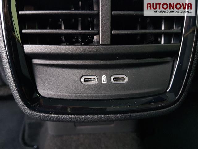 Skoda / Kamiq / Rot / Monte Carlo / / , Beispielbilder, ggf. teilweise mit Sonderausstattung