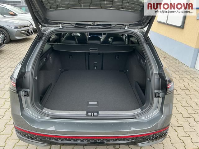 Volkswagen / Passat Variant / Grau / R-Line / Diabasgrau / , Beispielbilder, ggf. teilweise mit Sonderausstattung