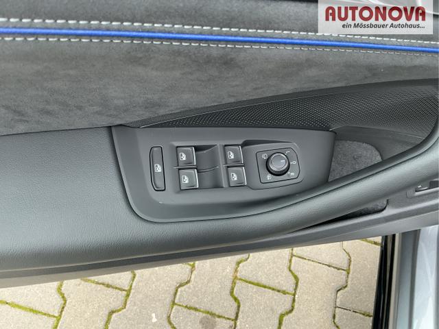 Volkswagen / Passat Variant / Grau / R-Line / Diabasgrau / , Beispielbilder, ggf. teilweise mit Sonderausstattung