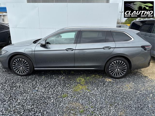 Volkswagen / Passat Variant / Weiß / / / 