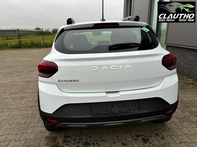 Dacia Sandero Stepway Essential 1.0 TCe 90, Klimaanlage, Parksensoren hinten, Radio/DAB/Bluetooth, Tempomat, Dachreling, 16"-Flexwheel-Räder ATARA, Spurhalteassistent, Verkehrszeichenerkennung, Elektr. Fensterheber vorne, Zentralverriegelung mit Fernbedienung 