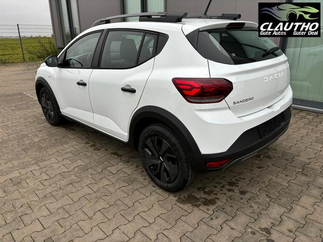 Dacia Sandero Stepway Essential 1.0 TCe 90, Klimaanlage, Parksensoren hinten, Radio/DAB/Bluetooth, Tempomat, Dachreling, 16"-Flexwheel-Räder ATARA, Spurhalteassistent, Verkehrszeichenerkennung, Elektr. Fensterheber vorne, Zentralverriegelung mit Fernbedienung 