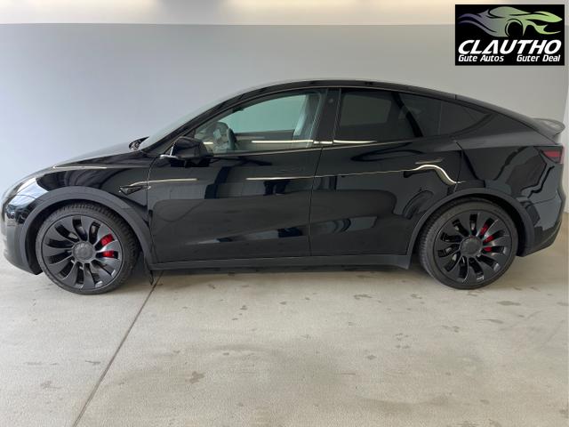 Tesla / Model Y / Schwarz / / / 393kW / 534PS