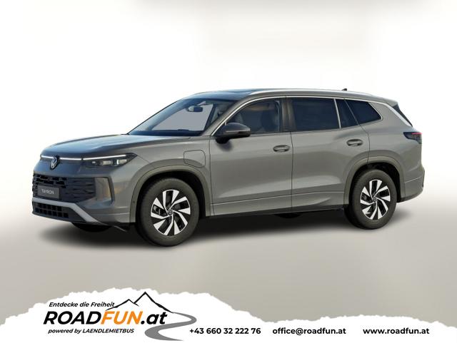 Volkswagen Tayron - LIFE PHEV Pano LED+5JGar IqDrive SHZ eHK PrivG