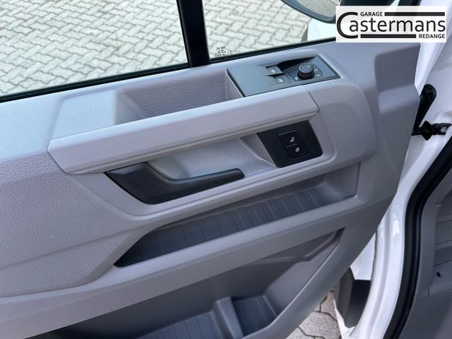 Volkswagen / Crafter Kastenwagen / Wei&szlig; / / / 30 2.0 TDI MR L3H2 / 4 J. Garantie