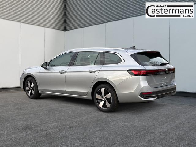 Volkswagen / Passat Variant / Silber / / / DSG+AHK+MASSAGE+NAVI+ACC+KAMERA+LED+17 ALU