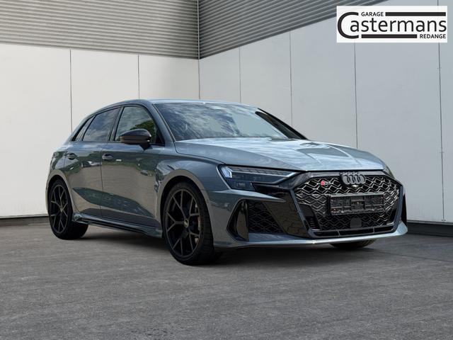 Audi / RS3 Sportback / Grau / / / MATRIX+360KAM+SHZ+KLIMA+LED+SOUND+19ALU+DESIGNPAKET ROT, Beispielbilder, ggf. teilweise mit Sonderausstattung