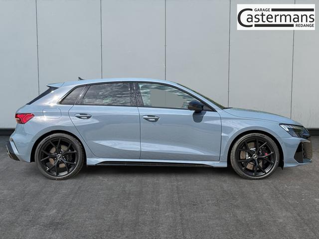 Audi / RS3 Sportback / Grau / / / MATRIX+360KAM+SHZ+KLIMA+LED+SOUND+19ALU+DESIGNPAKET ROT, Beispielbilder, ggf. teilweise mit Sonderausstattung