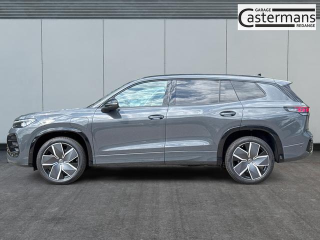 Volkswagen / Tayron / Grau / / / PLUG-IN+PANO+AHK+HuD+MATRIX+360 KAM+20ALU+ACC+eHK+BLACK STYLE