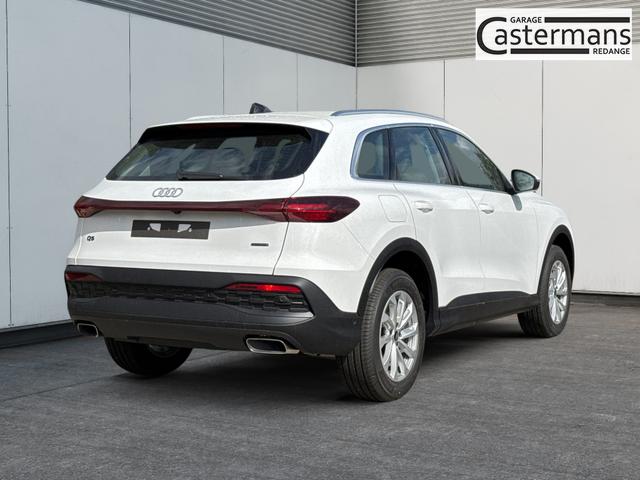 Audi / Q5 / Wei&szlig; / / / QUATTRO+AHK+NAVI+KAMERA+SHZ+PDC+ACC